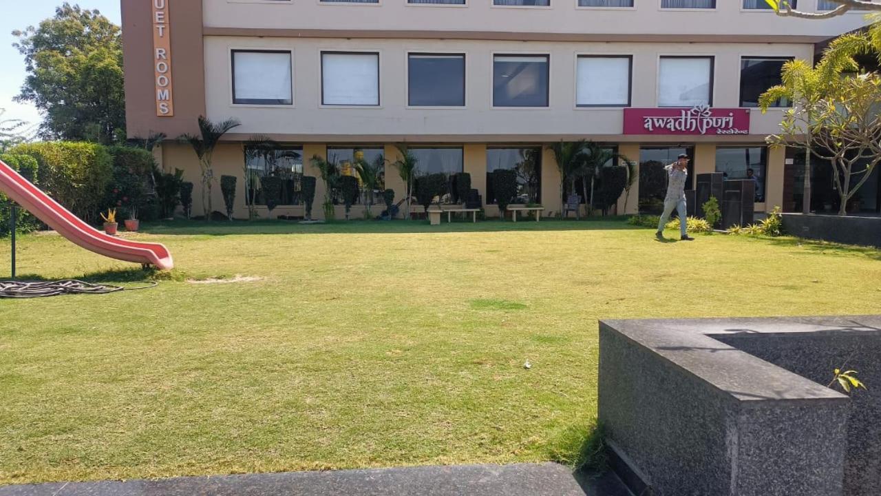 Hotel Shivalik - Mehsana Mahesana Kültér fotó