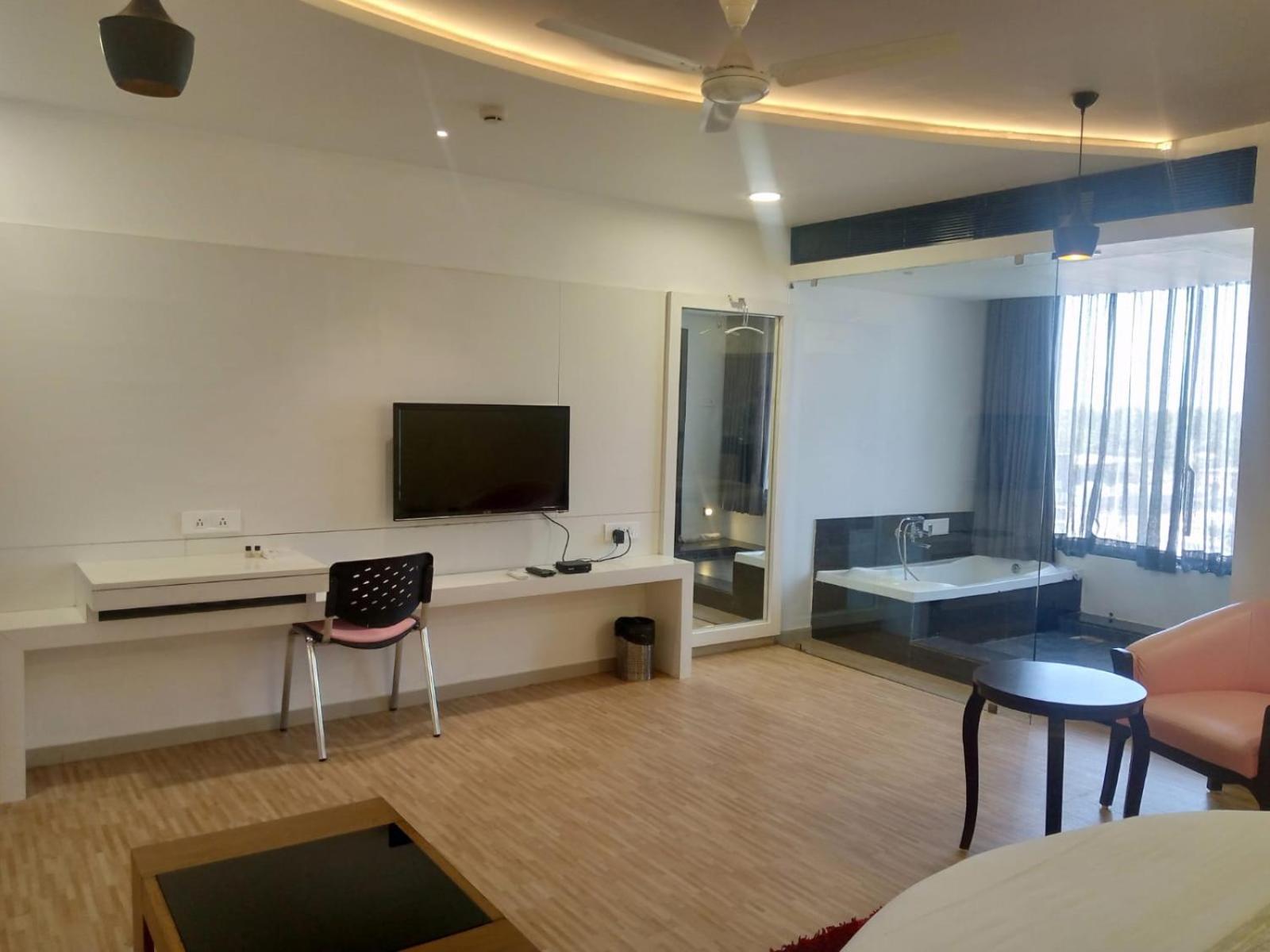 Hotel Shivalik - Mehsana Mahesana Kültér fotó
