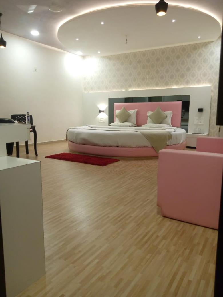 Hotel Shivalik - Mehsana Mahesana Kültér fotó