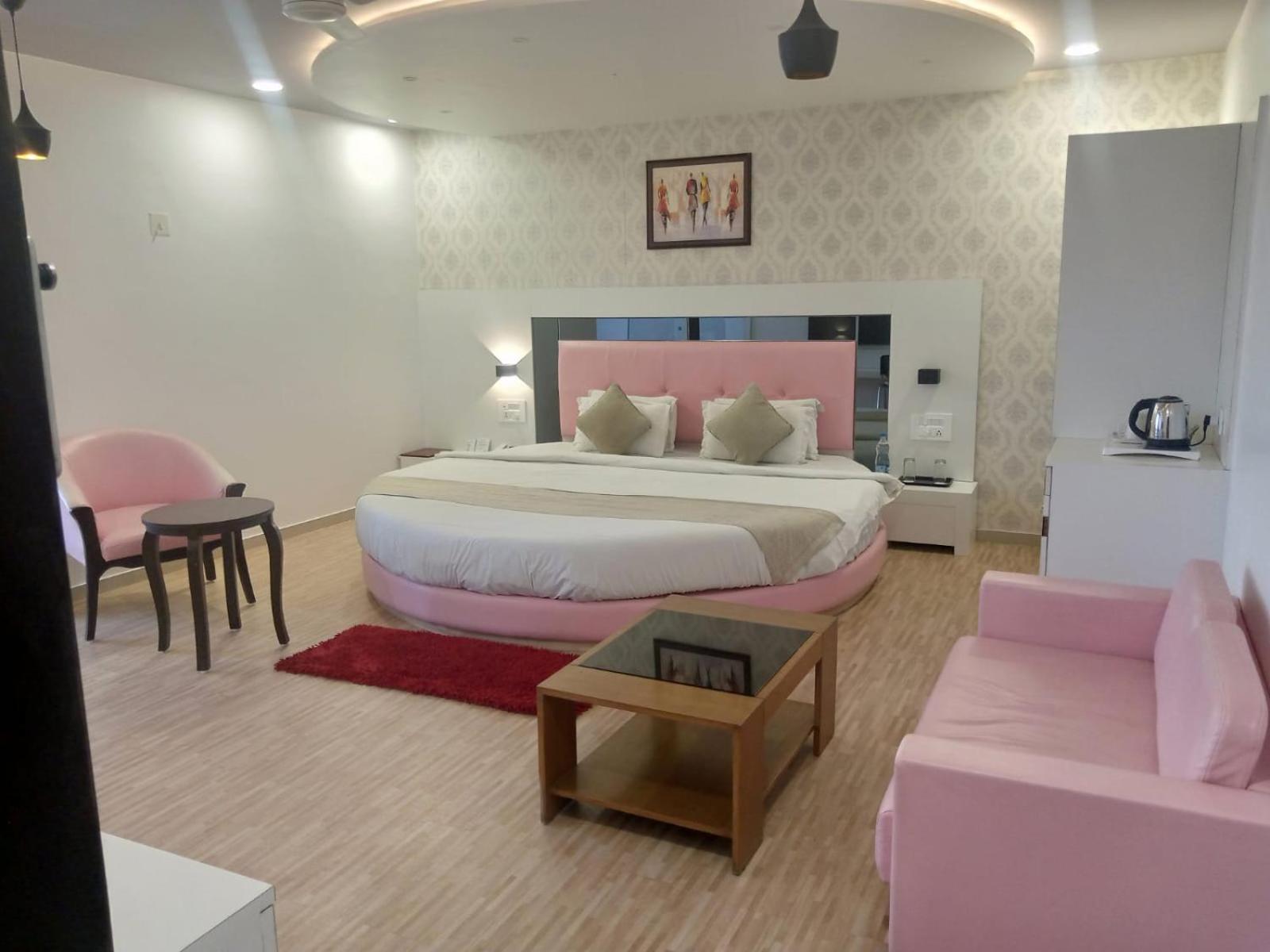 Hotel Shivalik - Mehsana Mahesana Kültér fotó