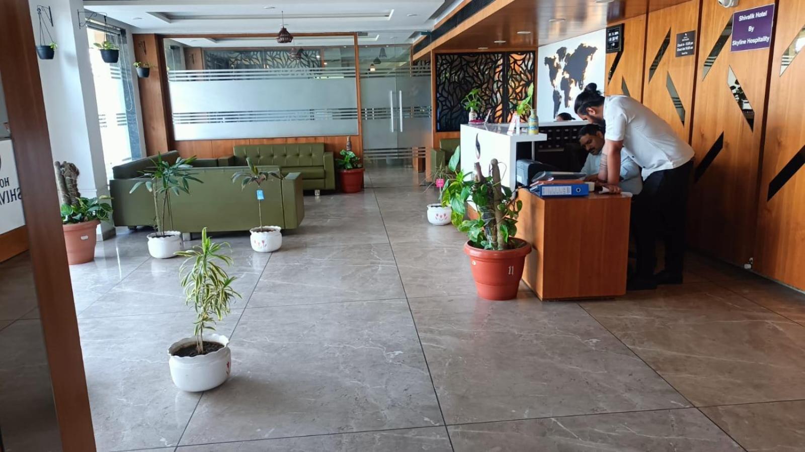 Hotel Shivalik - Mehsana Mahesana Kültér fotó