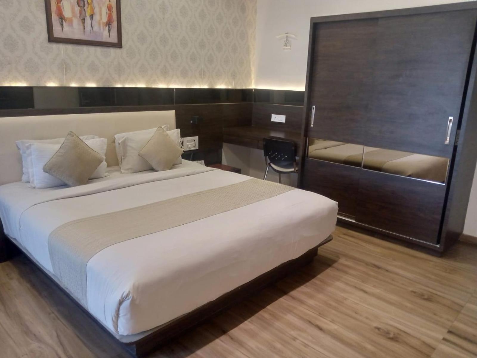 Hotel Shivalik - Mehsana Mahesana Kültér fotó