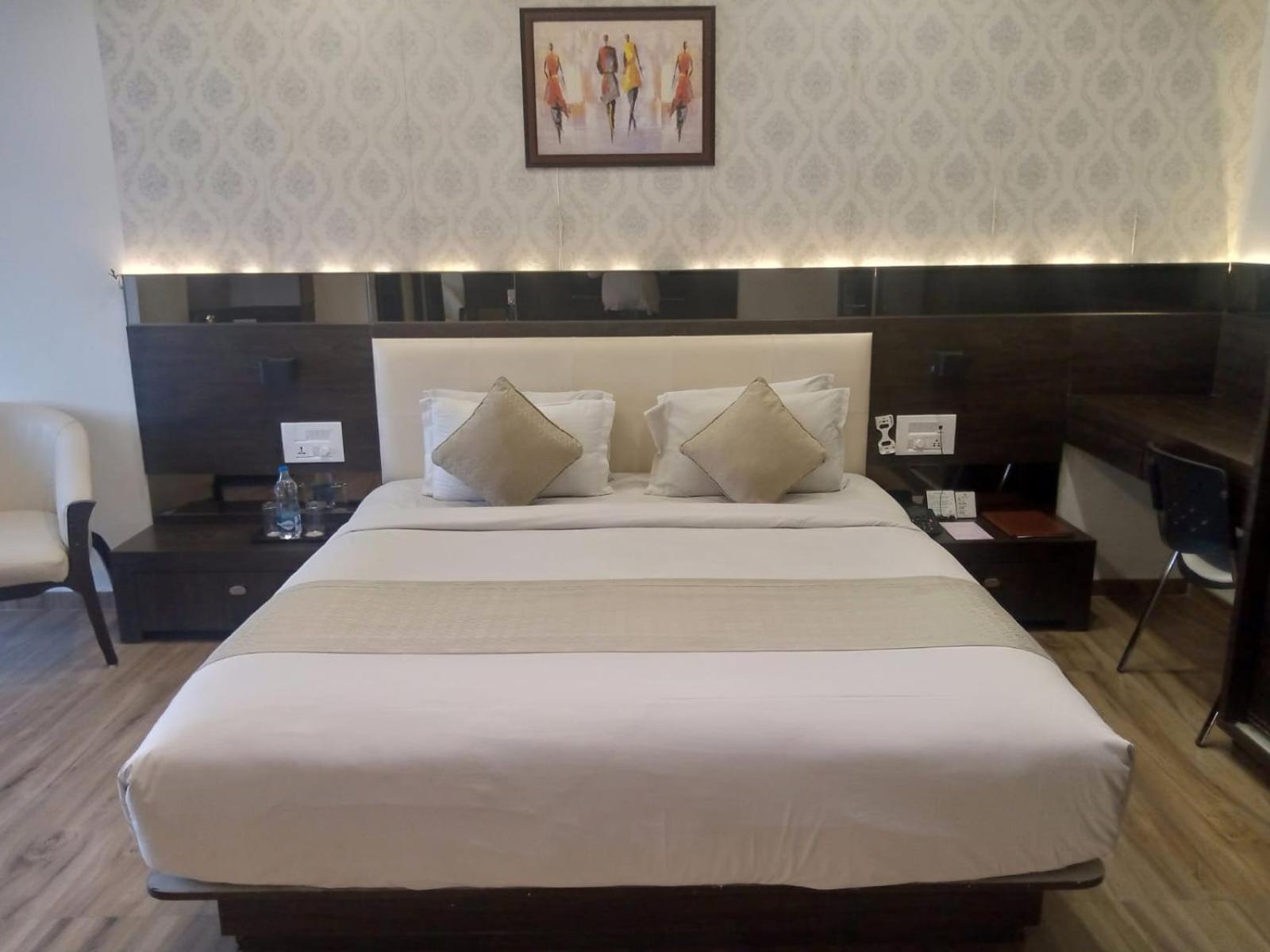 Hotel Shivalik - Mehsana Mahesana Kültér fotó