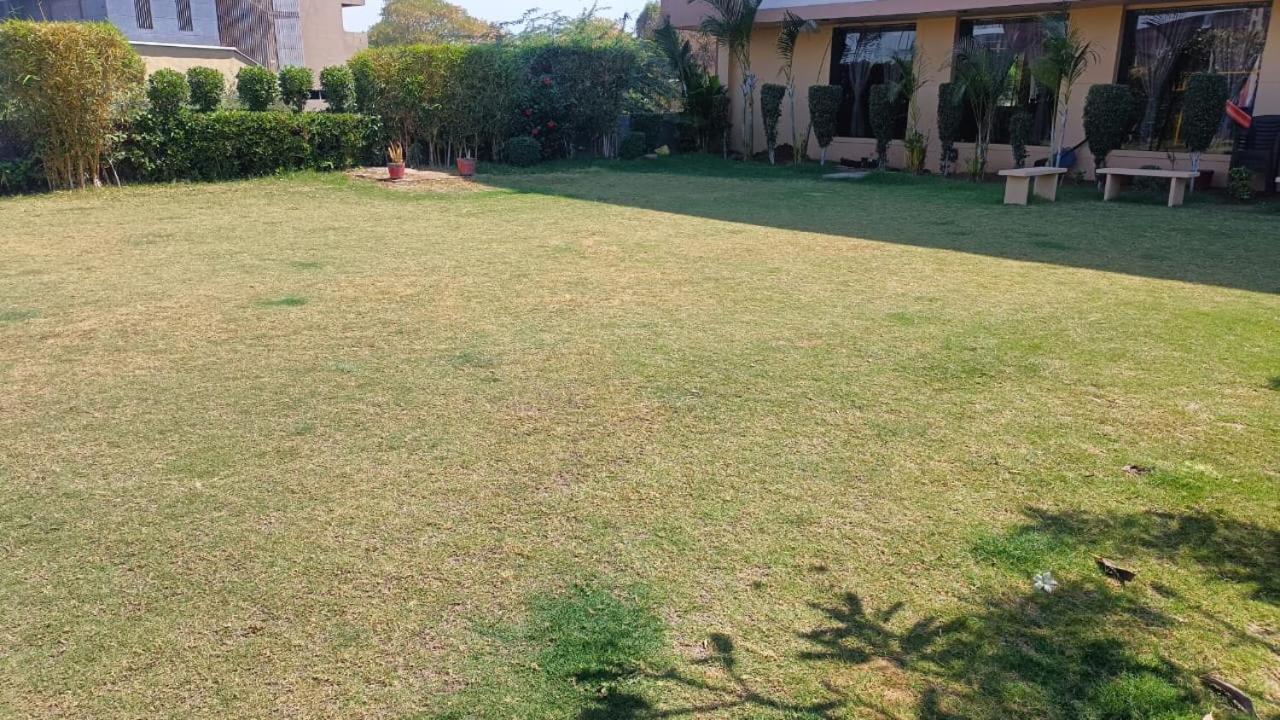 Hotel Shivalik - Mehsana Mahesana Kültér fotó