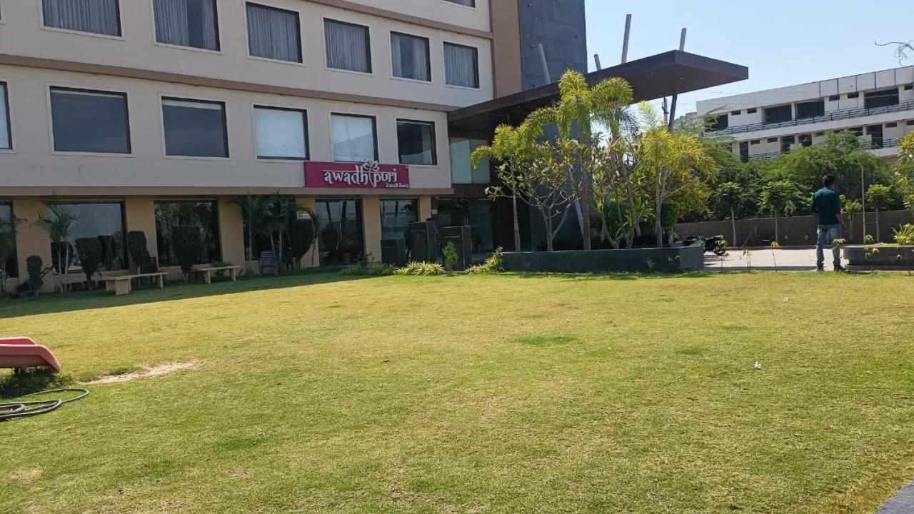Hotel Shivalik - Mehsana Mahesana Kültér fotó