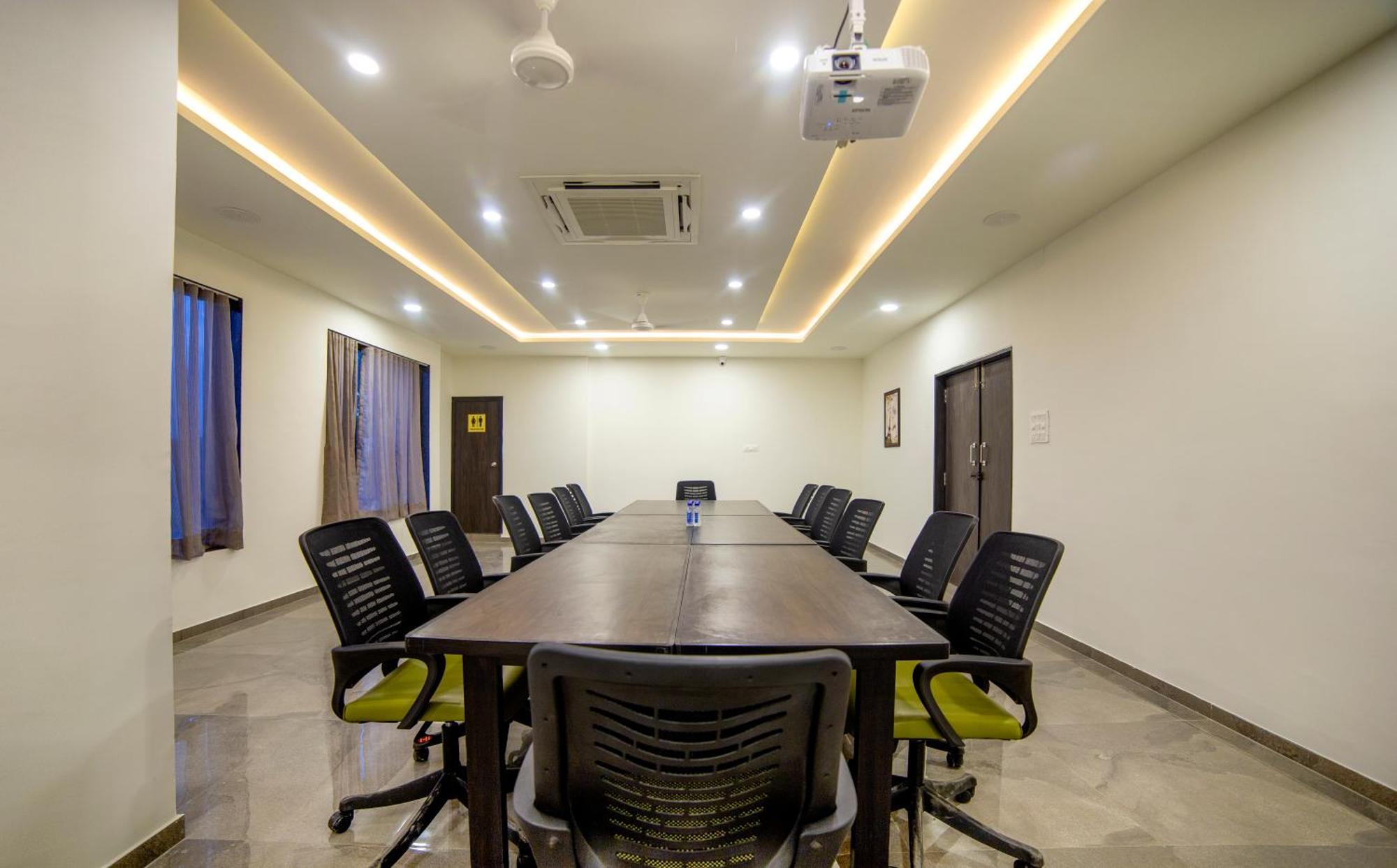 Hotel Shivalik - Mehsana Mahesana Kültér fotó