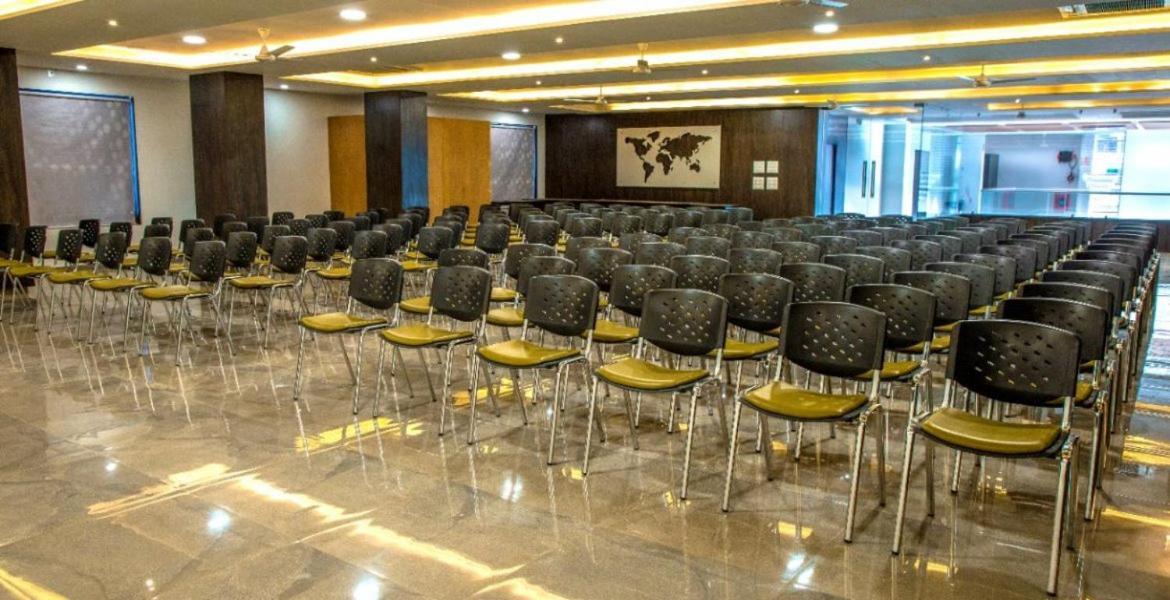 Hotel Shivalik - Mehsana Mahesana Kültér fotó