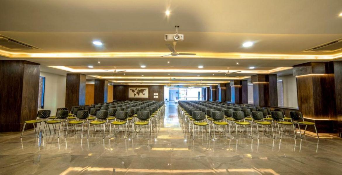Hotel Shivalik - Mehsana Mahesana Kültér fotó