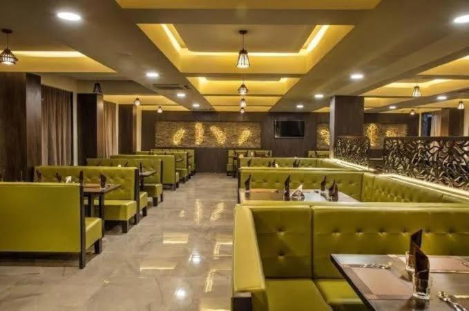 Hotel Shivalik - Mehsana Mahesana Kültér fotó