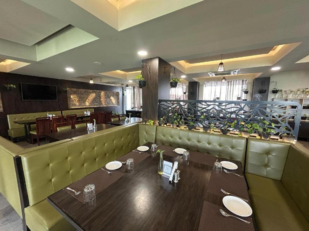 Hotel Shivalik - Mehsana Mahesana Kültér fotó
