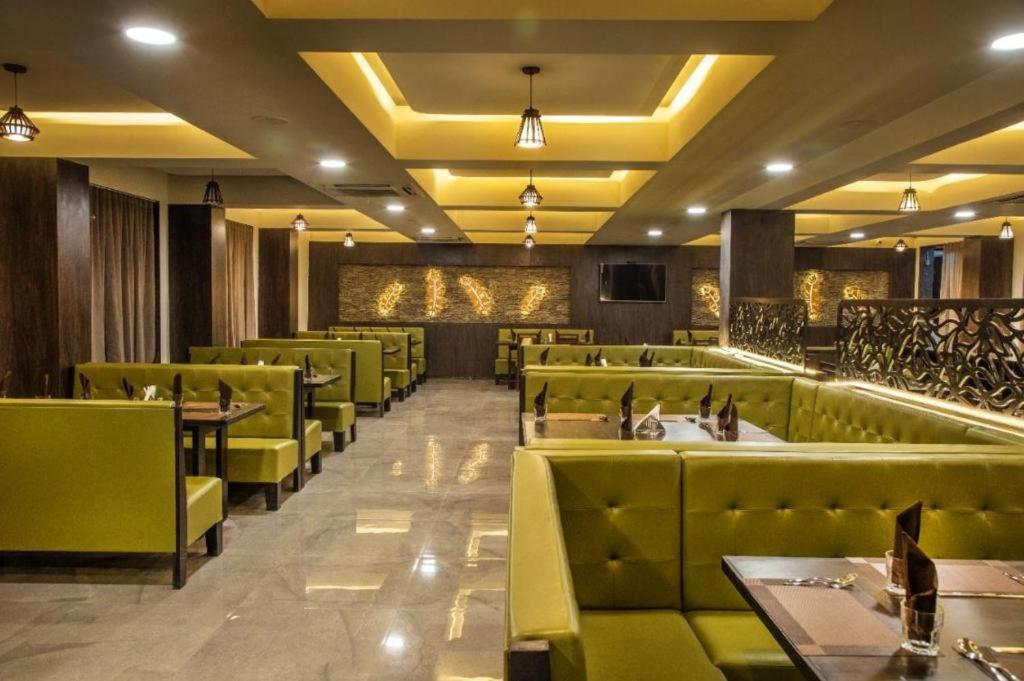 Hotel Shivalik - Mehsana Mahesana Kültér fotó