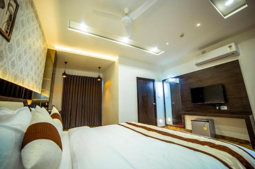 Hotel Shivalik - Mehsana Mahesana Kültér fotó