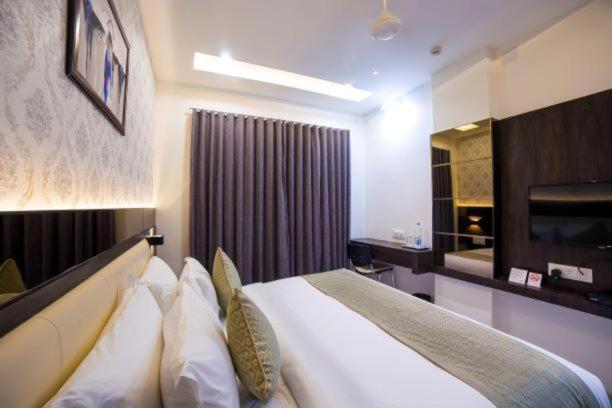 Hotel Shivalik - Mehsana Mahesana Kültér fotó
